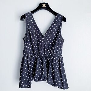 NWOT Lewit 100% silk shark bite ruffle v-neck blouse top black white size small